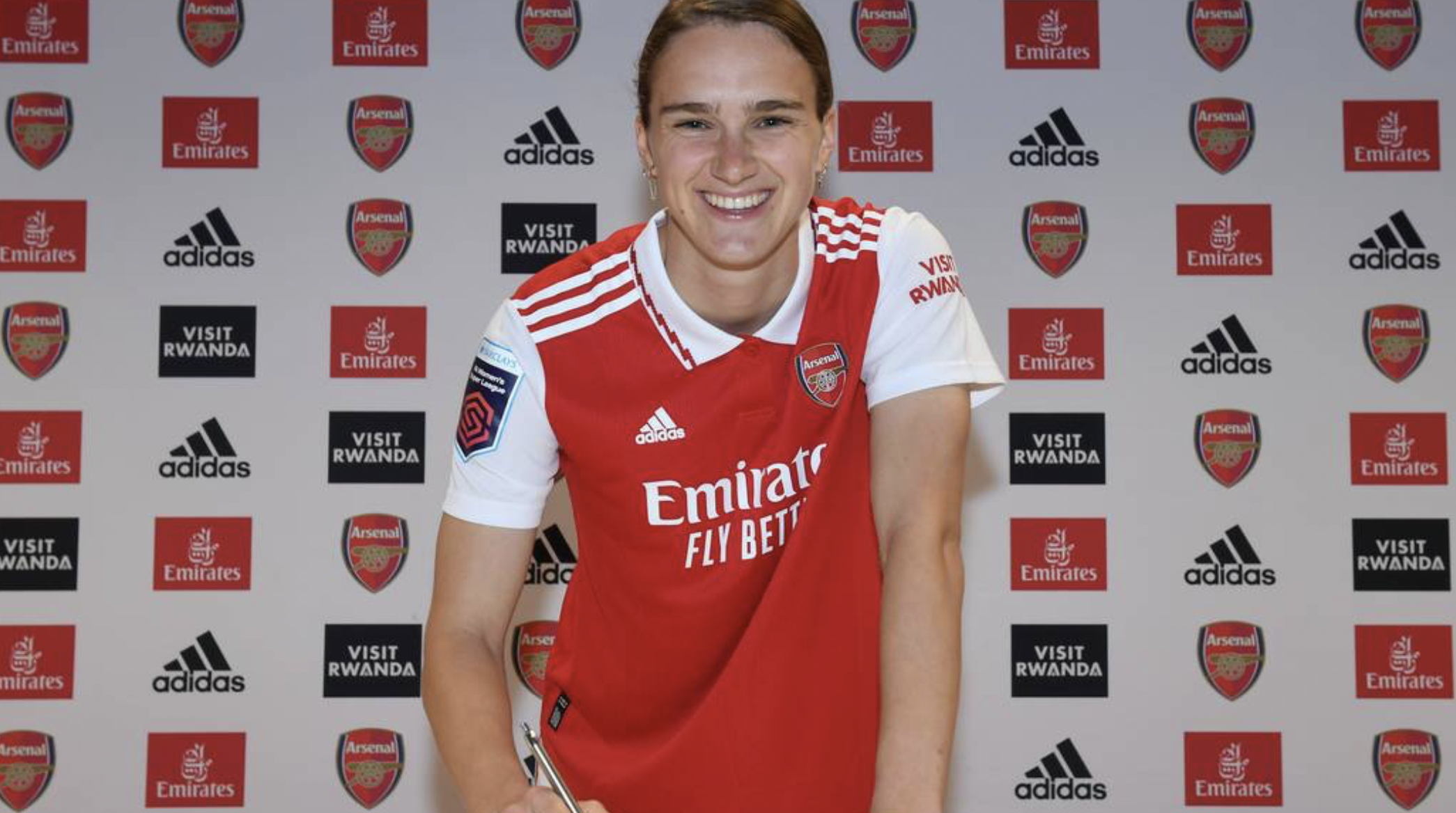 Good news! Viv Miedema signs new deal with Arsenal
