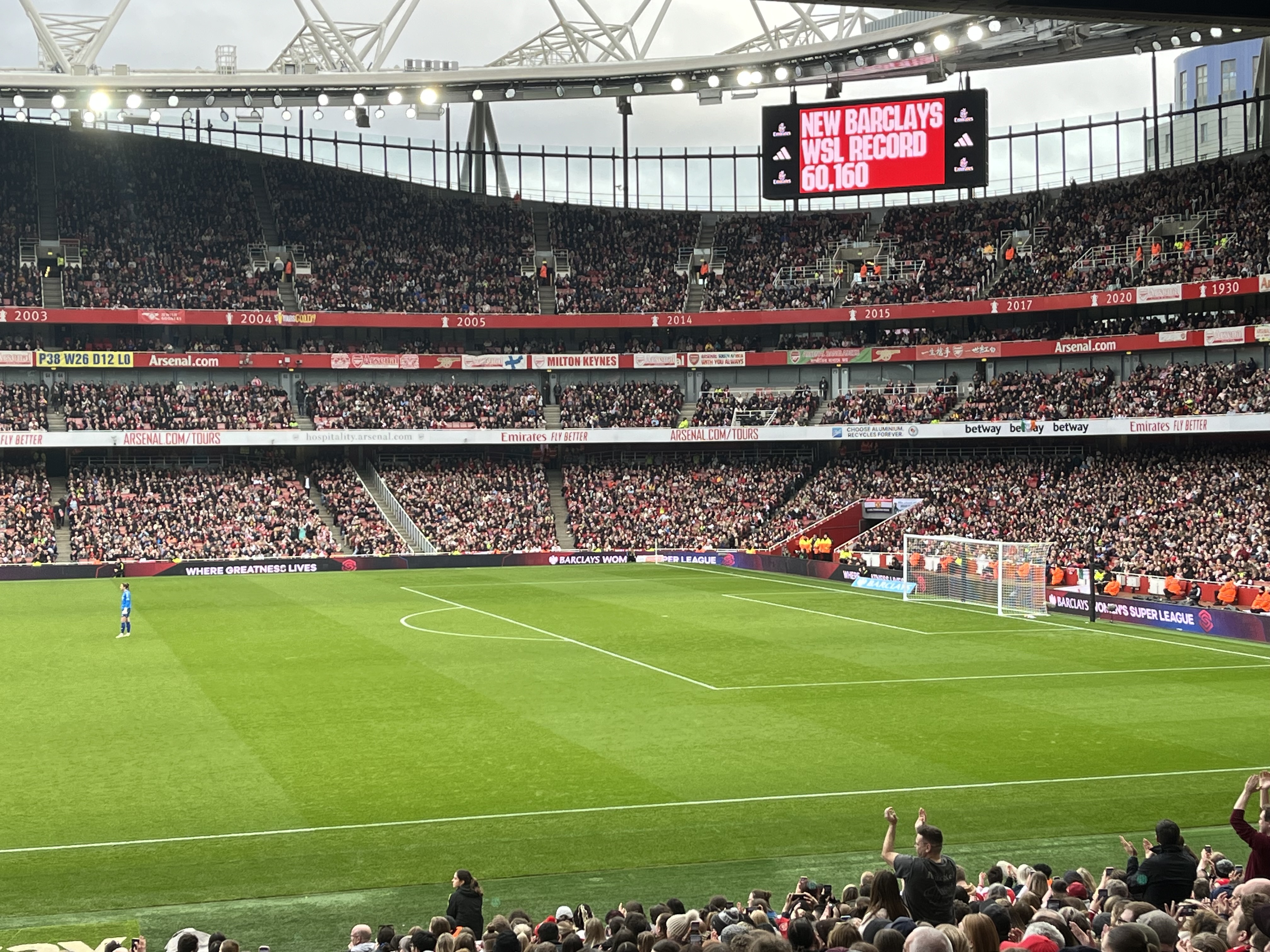 Arsenal Women sell out Emirates Stadium for North London Derby